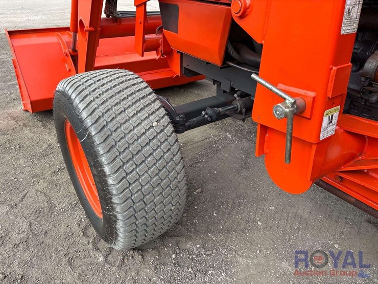 kubota-m4700-51hp-utility-loader-tractor-image-25