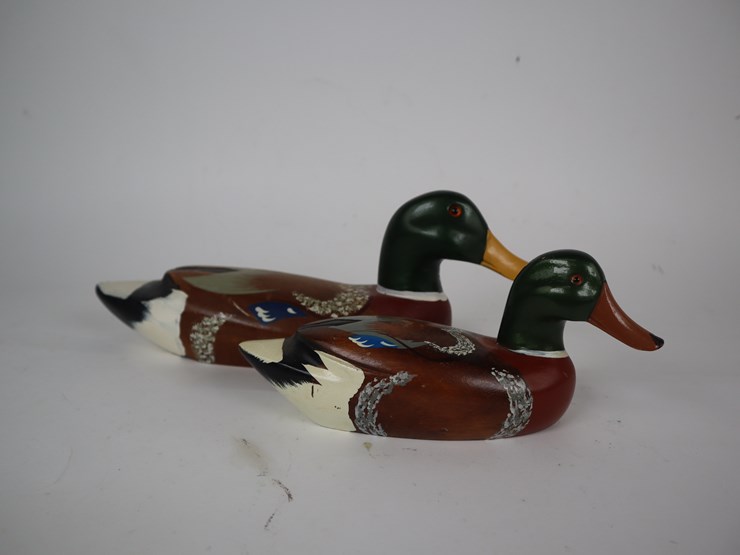 #71-•-#4252-•-(2)-hand-painted-wood-mallard-duck-decoys-image-3