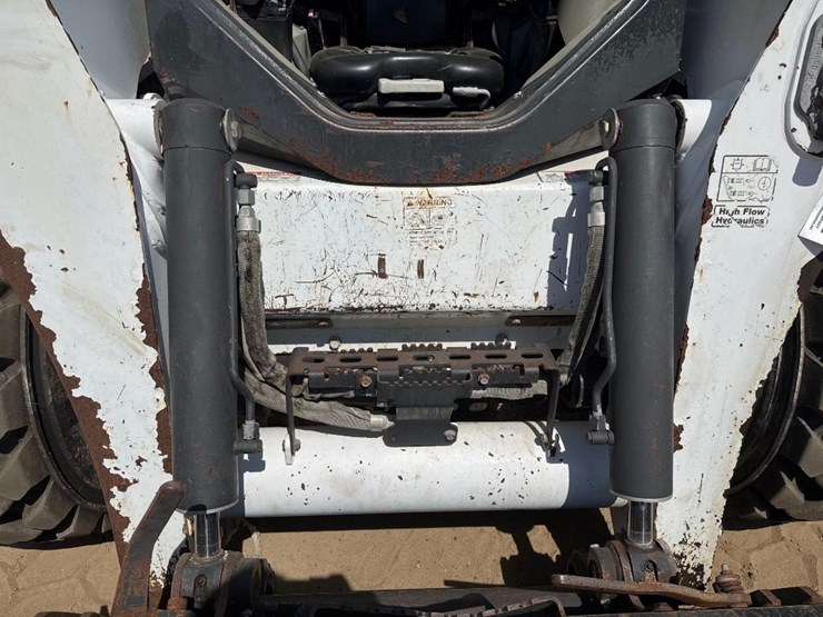 2012-bobcat-s850-image-16