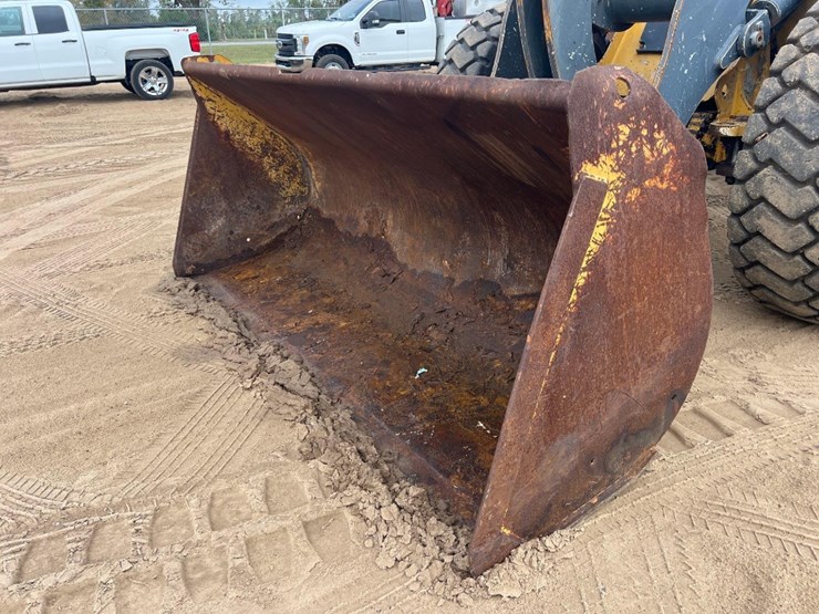 2018-deere-344l-image-9
