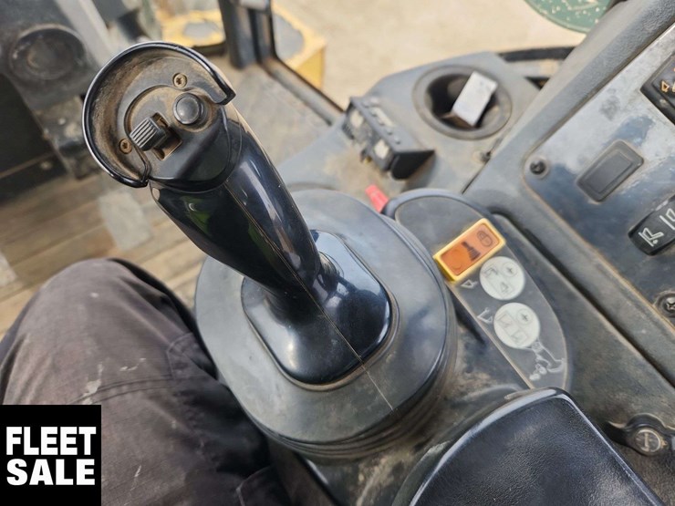 john-deere-310-image-12