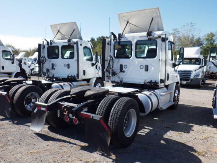 2017-freightliner-cascadia-113-image-4