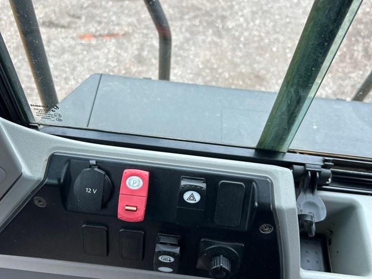 2017-deere-624kii-image-36