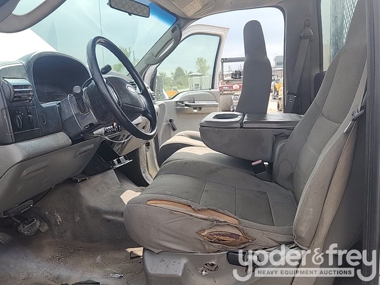 2005-ford-f450-image-13
