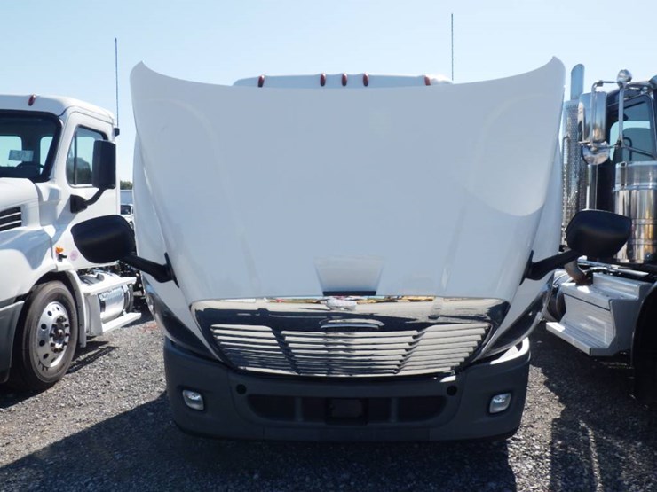 2020-freightliner-cascadia-113-image-14