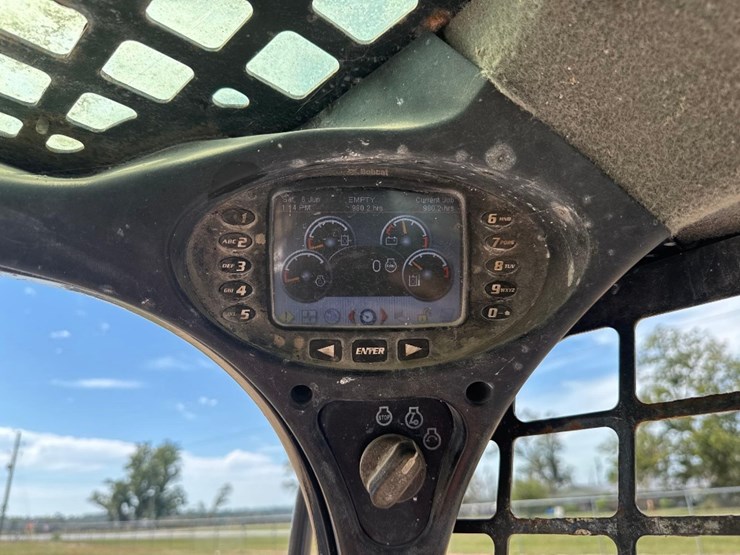 2016-bobcat-s850-image-23