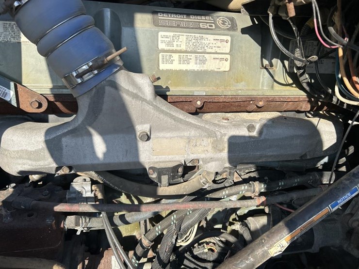 2000-international-9900i-image-49