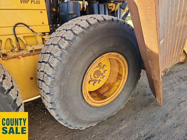 2015-caterpillar-14m-image-31