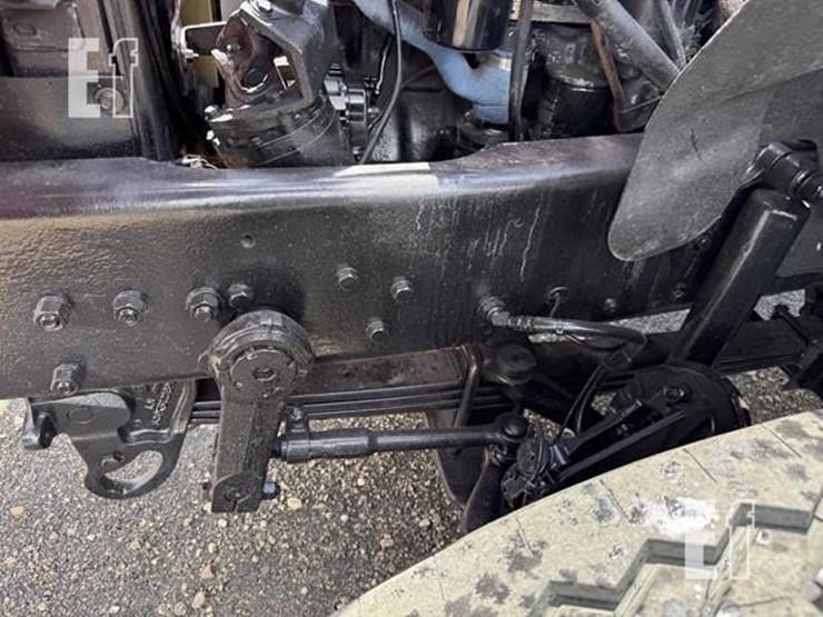 mack-granite-cv713-image-40