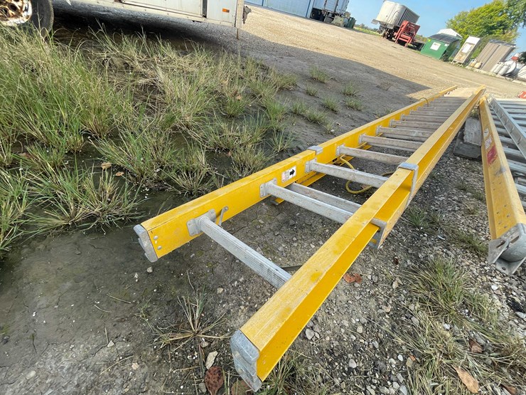 #1899-•-fastenal-fiberglass-extension-ladder-image-6