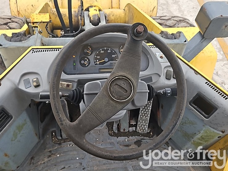 2005-komatsu-wa200-5-image-27