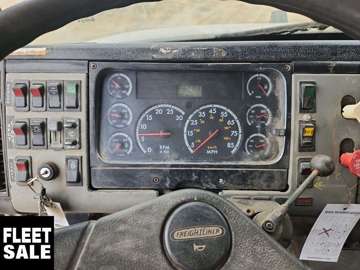 2001-freightliner-fl80-image-19