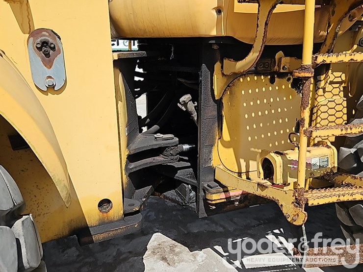 2003-deere-824j-image-20