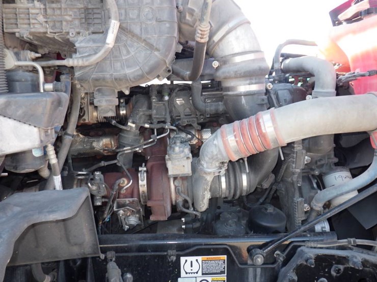 peterbilt-579-image-14