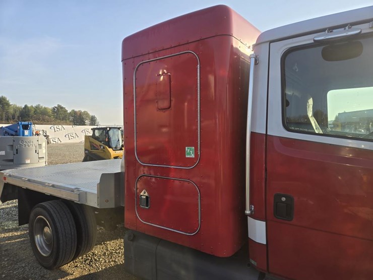 1997-freightliner-fl60-image-16