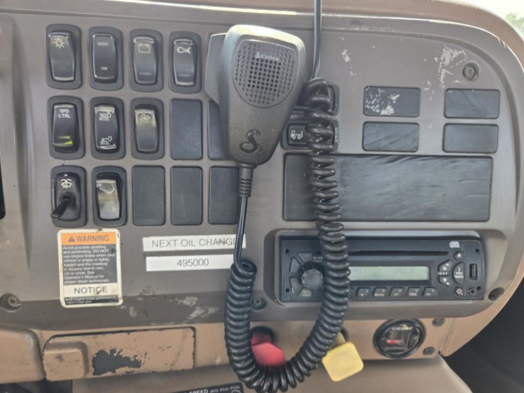 2005-mack-cl733-image-58