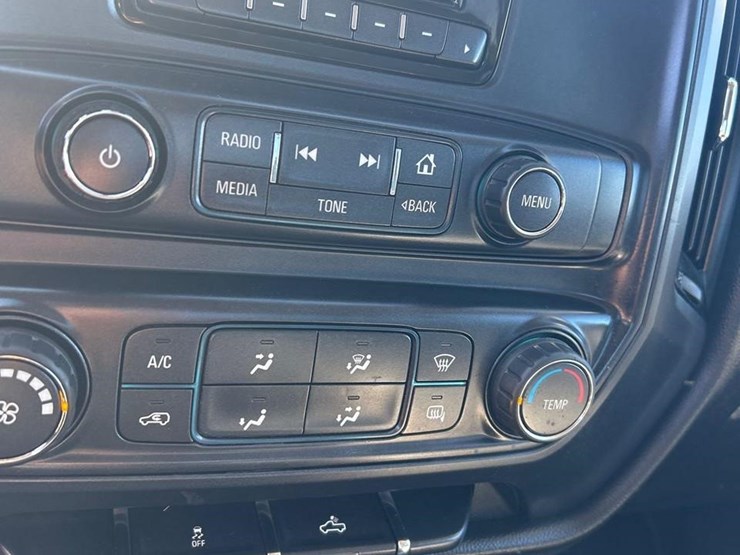 2014-chevrolet-silverado-2500hd-image-43