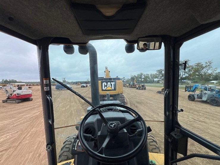 2017-deere-410l-image-45