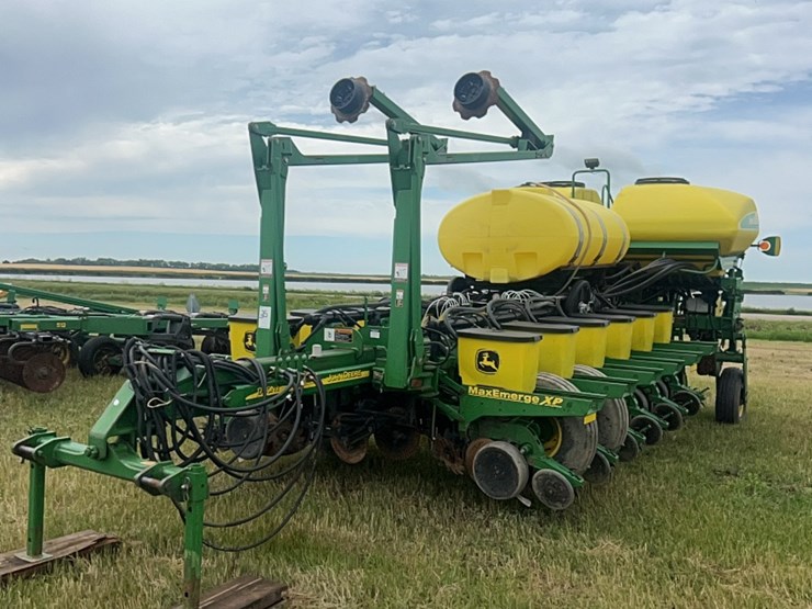 john-deere-16-image-1