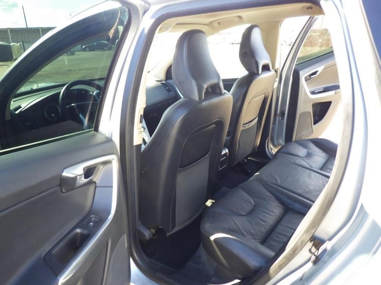 2013-volvo-xc60-image-7