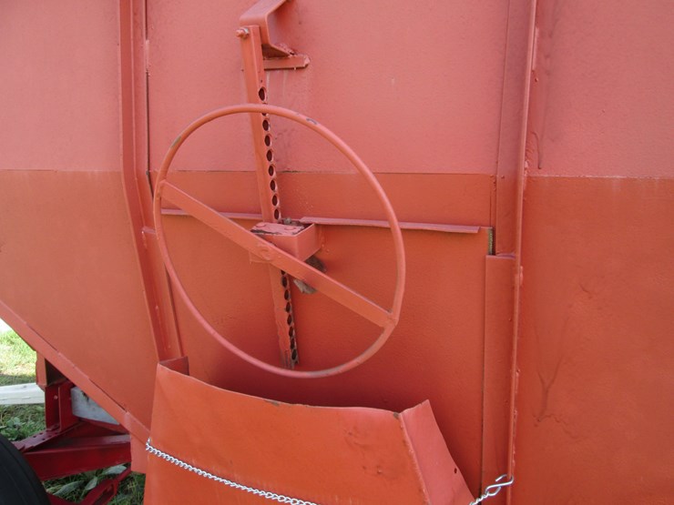 #5027-•-kilbros-200-bushel-gravity-box-image-6