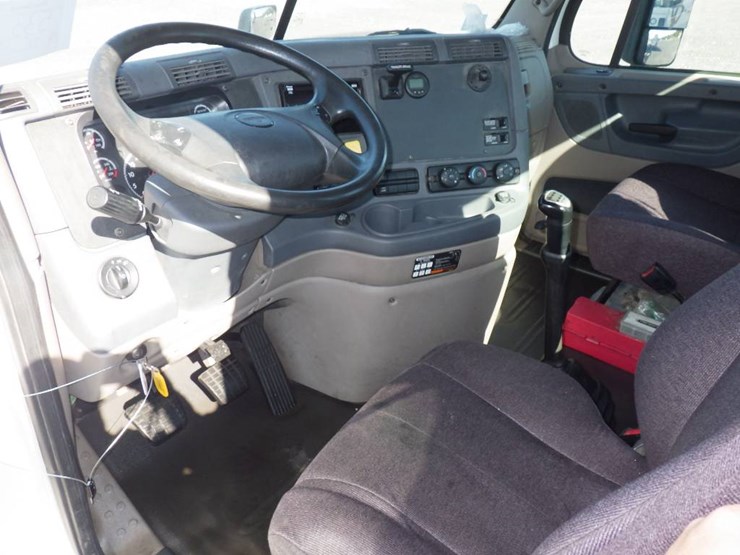 2018-freightliner-cascadia-125-image-7