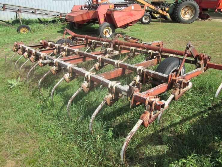 #5037-•-international-field-cultivator-image-3