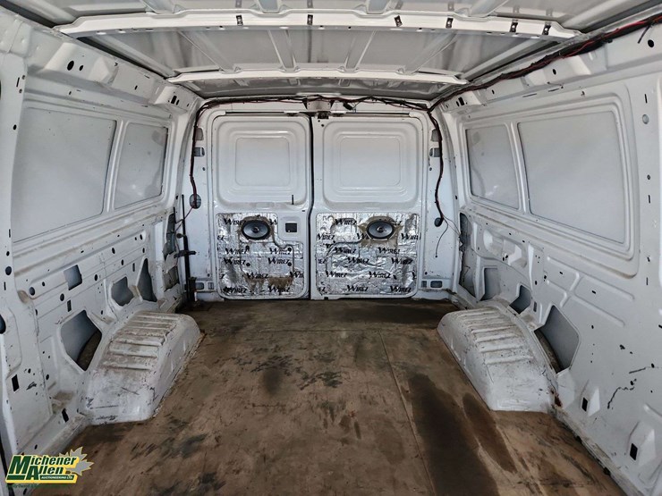 2005-ford-cargo-image-18