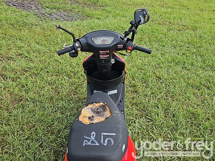 strada-50cc-scooter-(not-running)-image-7