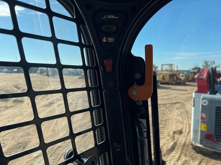 2023-bobcat-t770-image-35