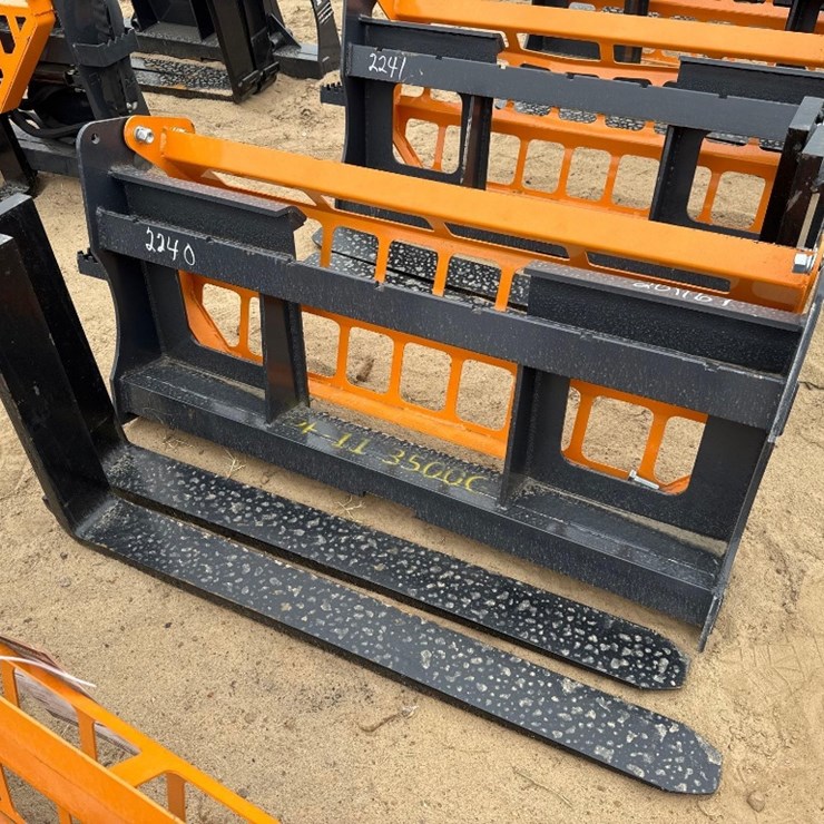 UNUSED LANDHONOR PF-11-3500G PALLET FORKS