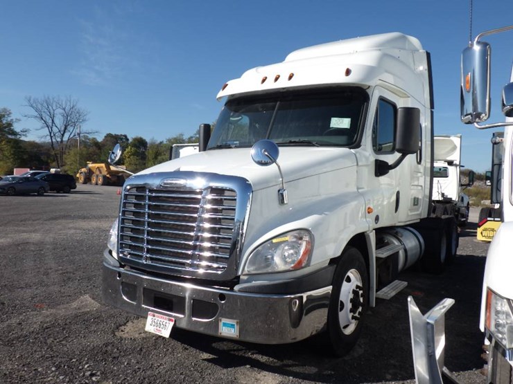2018-freightliner-cascadia-125-image-1