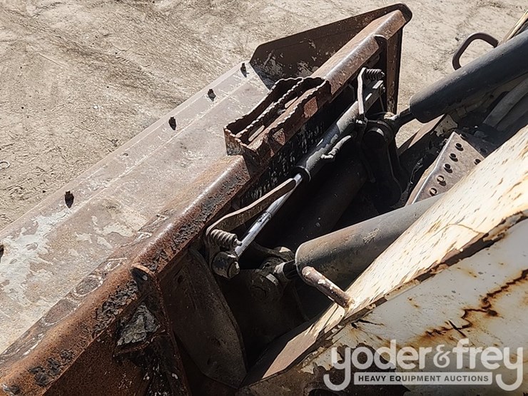 2008-bobcat-s250-image-12