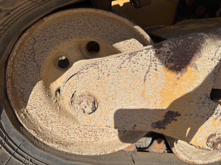 2020-caterpillar-259d3-image-12