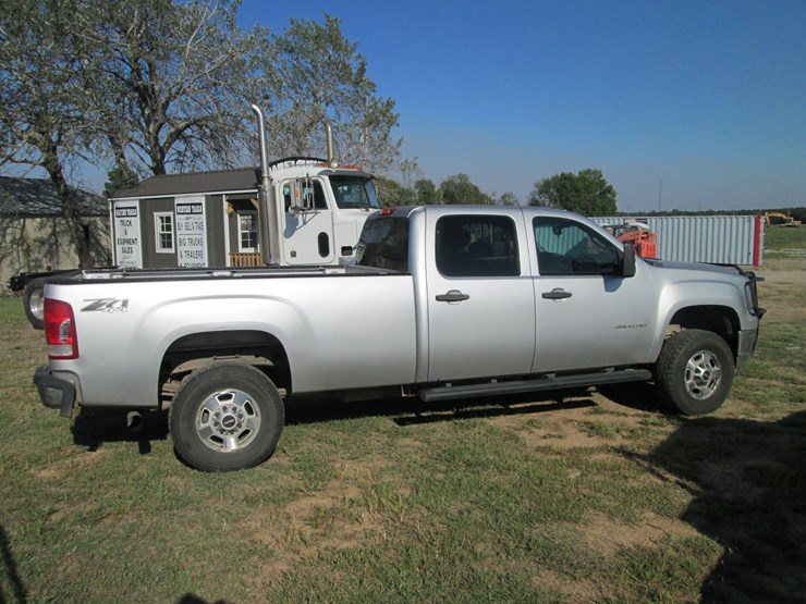 2011-gmc-2500hd-image-3