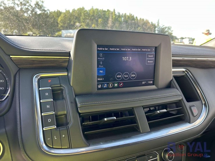 2022-chevrolet-tahoe-image-17