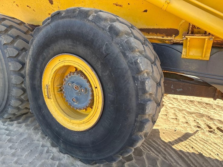 2014-komatsu-hm300-3-image-13
