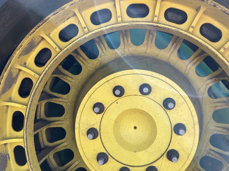 2016-john-deere-9620rx-image-58