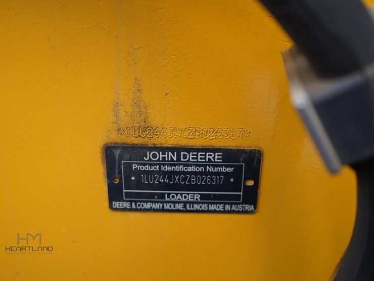 2010-deere-244j-image-8