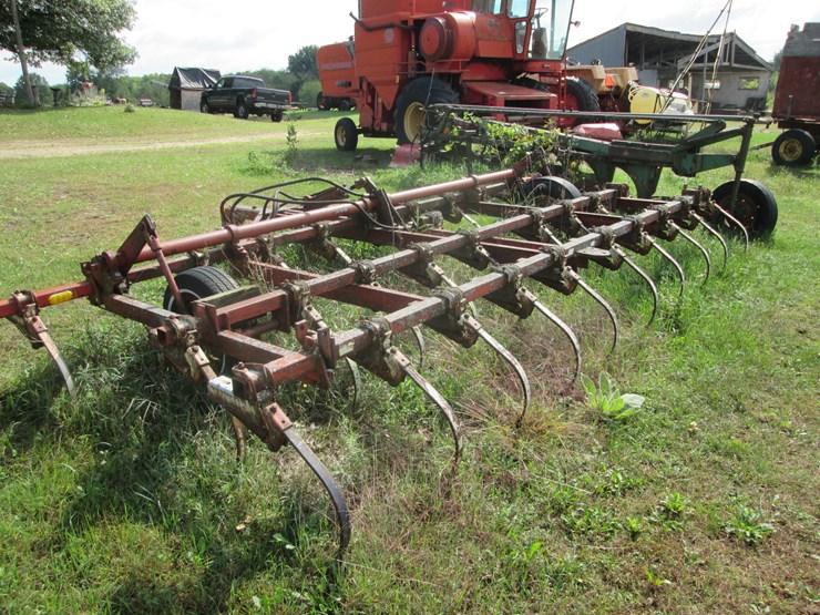 #5037-•-international-field-cultivator-image-4