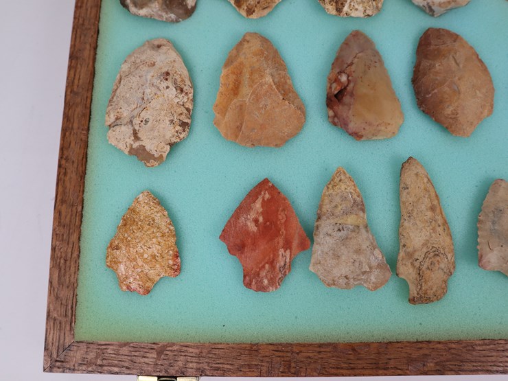 #66-•-#4172-•-(21)-framed-native-american-artifacts-image-4