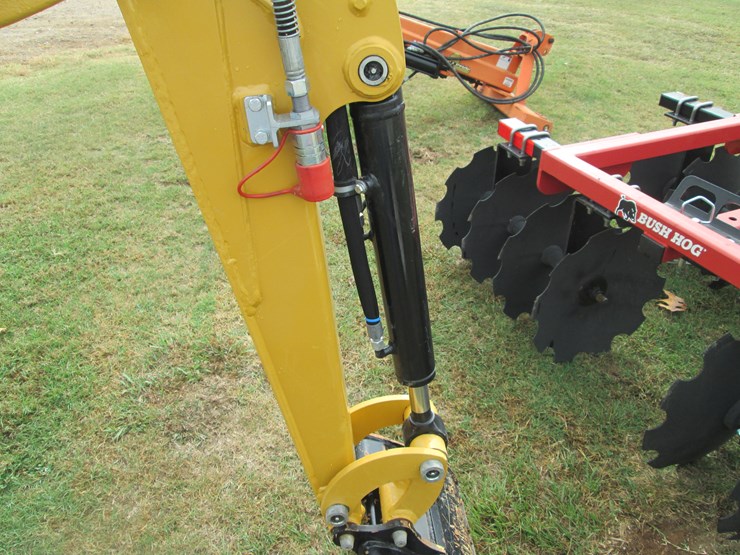 2023-caterpillar-300.9d-image-19