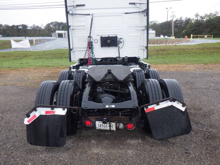 2019-volvo-vnl-760-image-8