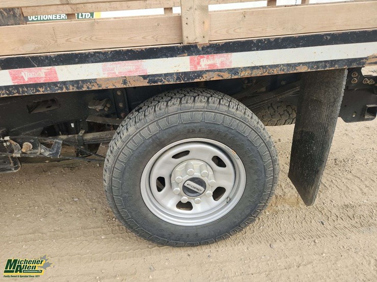 2021-ford-f350-image-33
