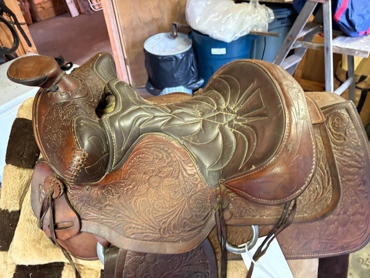 western-saddle-&-riding-chaps-image-5