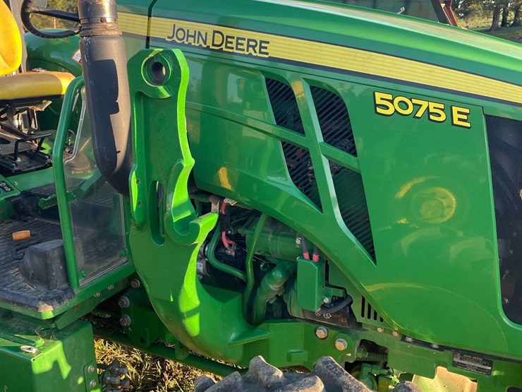 2022-john-deere-5075e-image-37