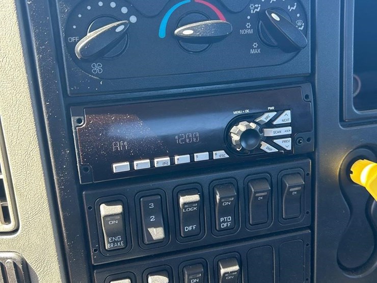 2015-international-durastar-4400-image-29