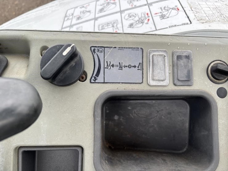 2019-bobcat-e32i-image-36