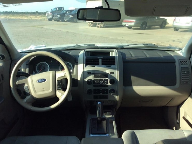 2011-ford-escape-image-12