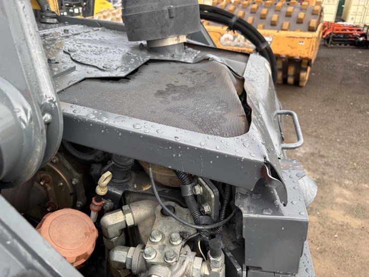deere-325g-image-21